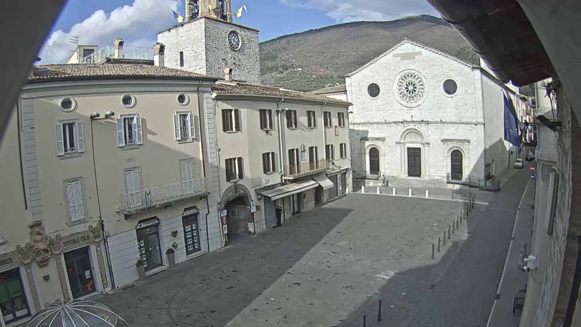 Gualdo Tadino Piazza Martiri della Libertà Square Live Cam - Perugia, Umbria, Italy
