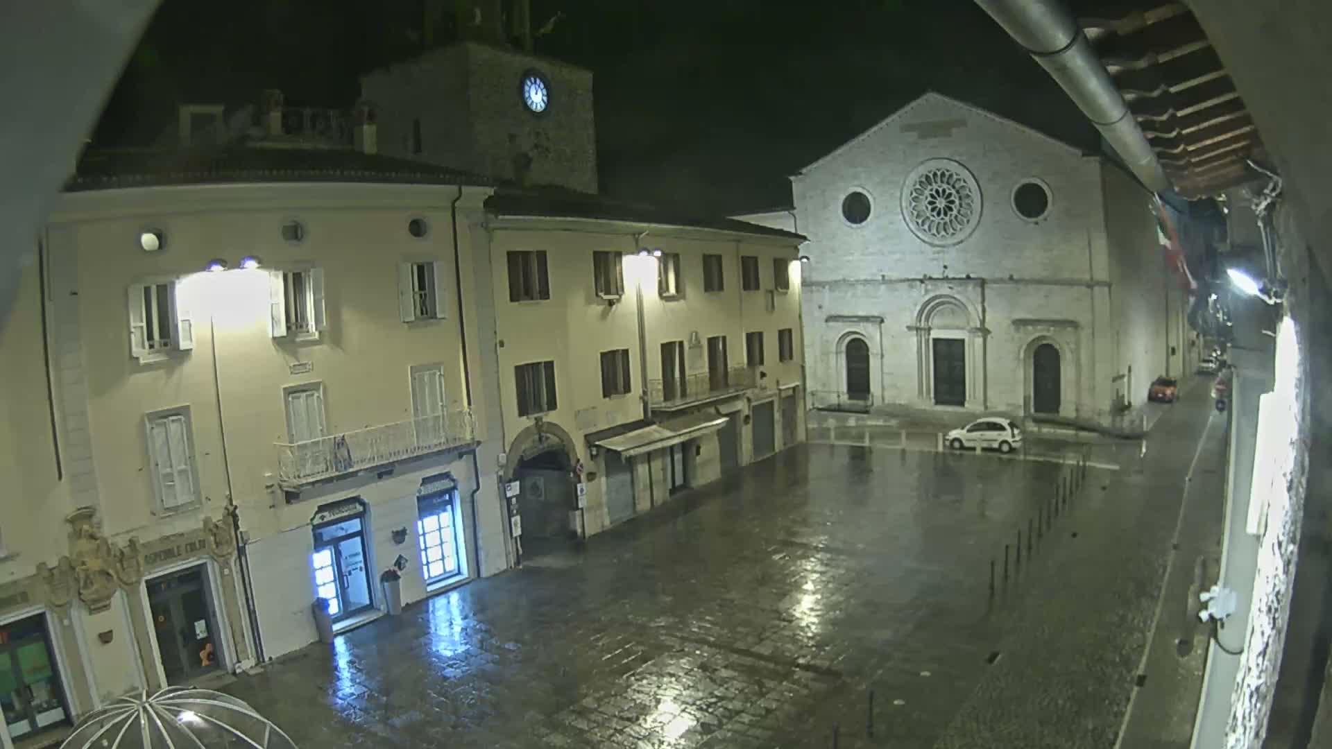 Gualdo Tadino Piazza Martiri della Libertà Square Live Cam - Perugia, Umbria, Italy