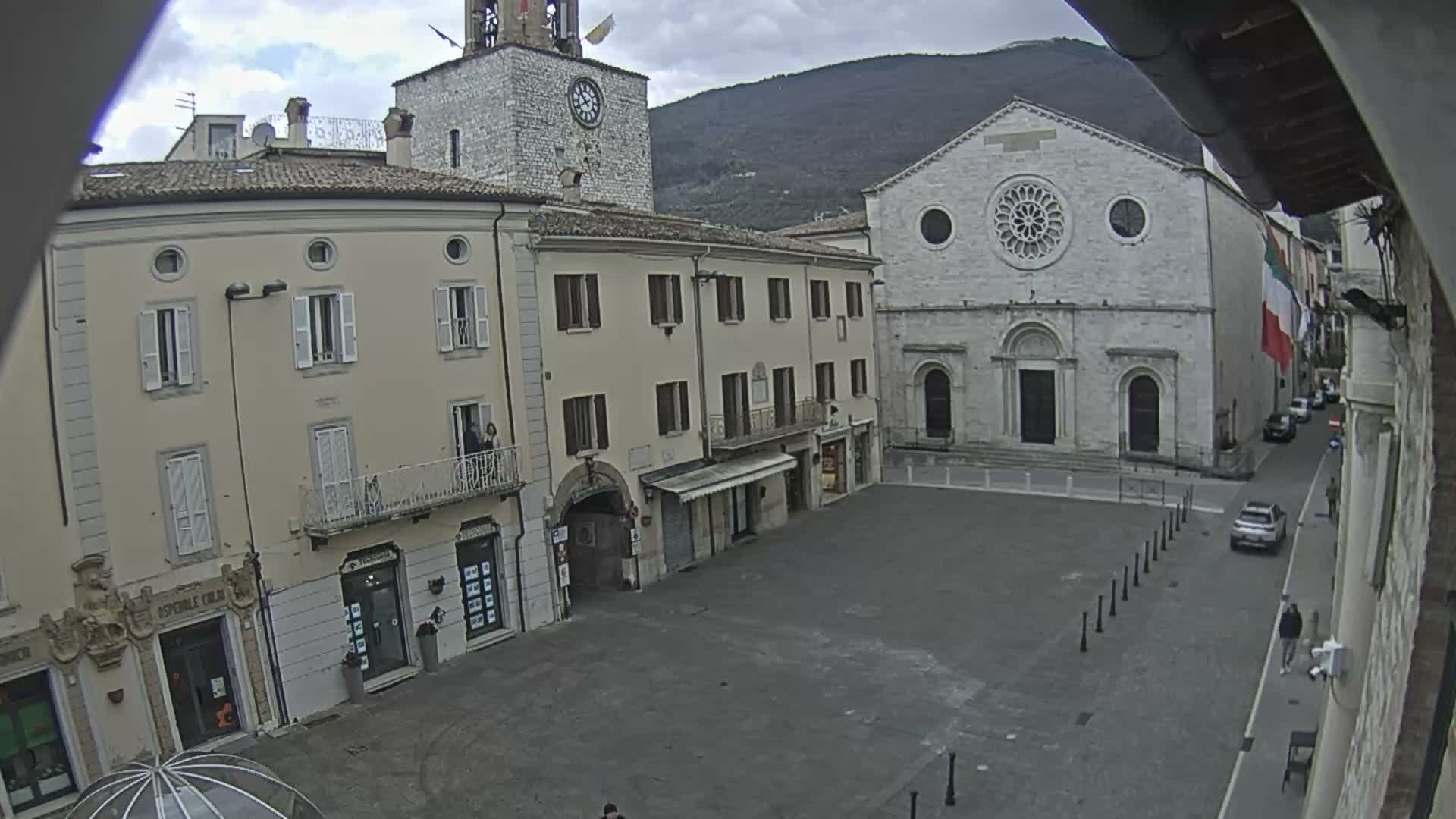 Gualdo Tadino Piazza Martiri della Libertà Square Live Cam - Perugia, Umbria, Italy