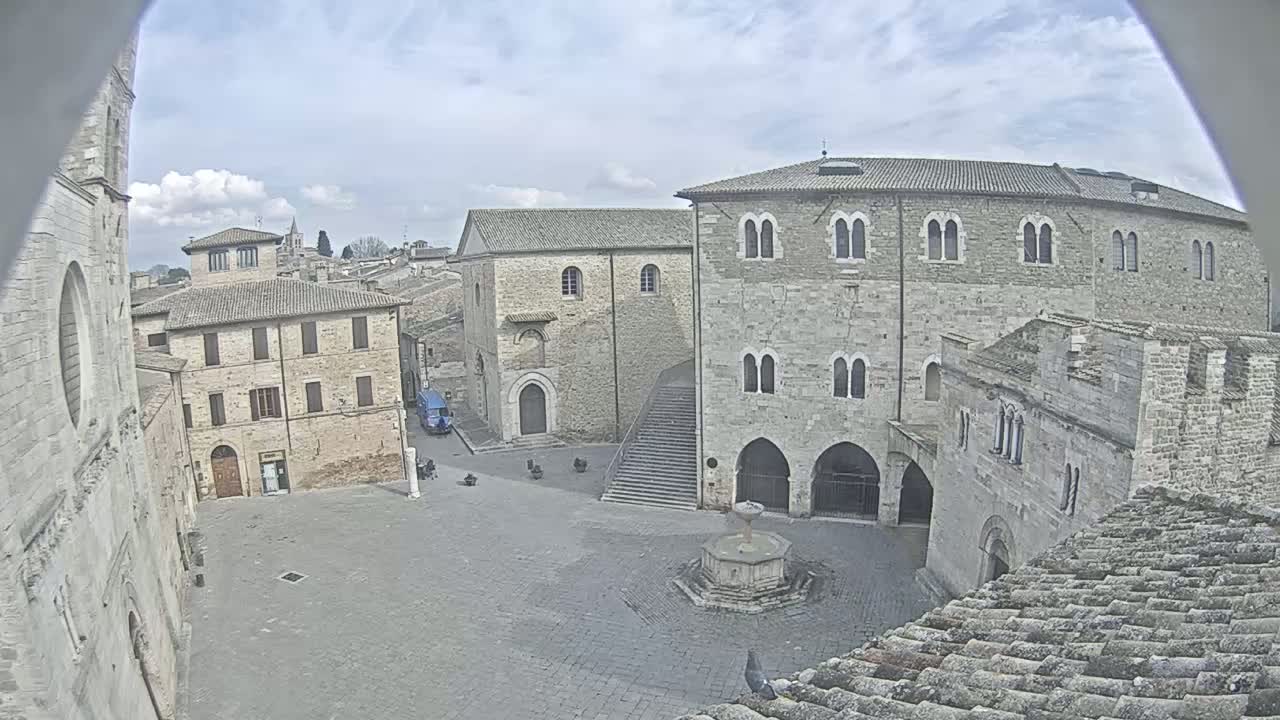Bevagna Piazza Silvestri Square Live Cam - Perugia, Umbria, Italy