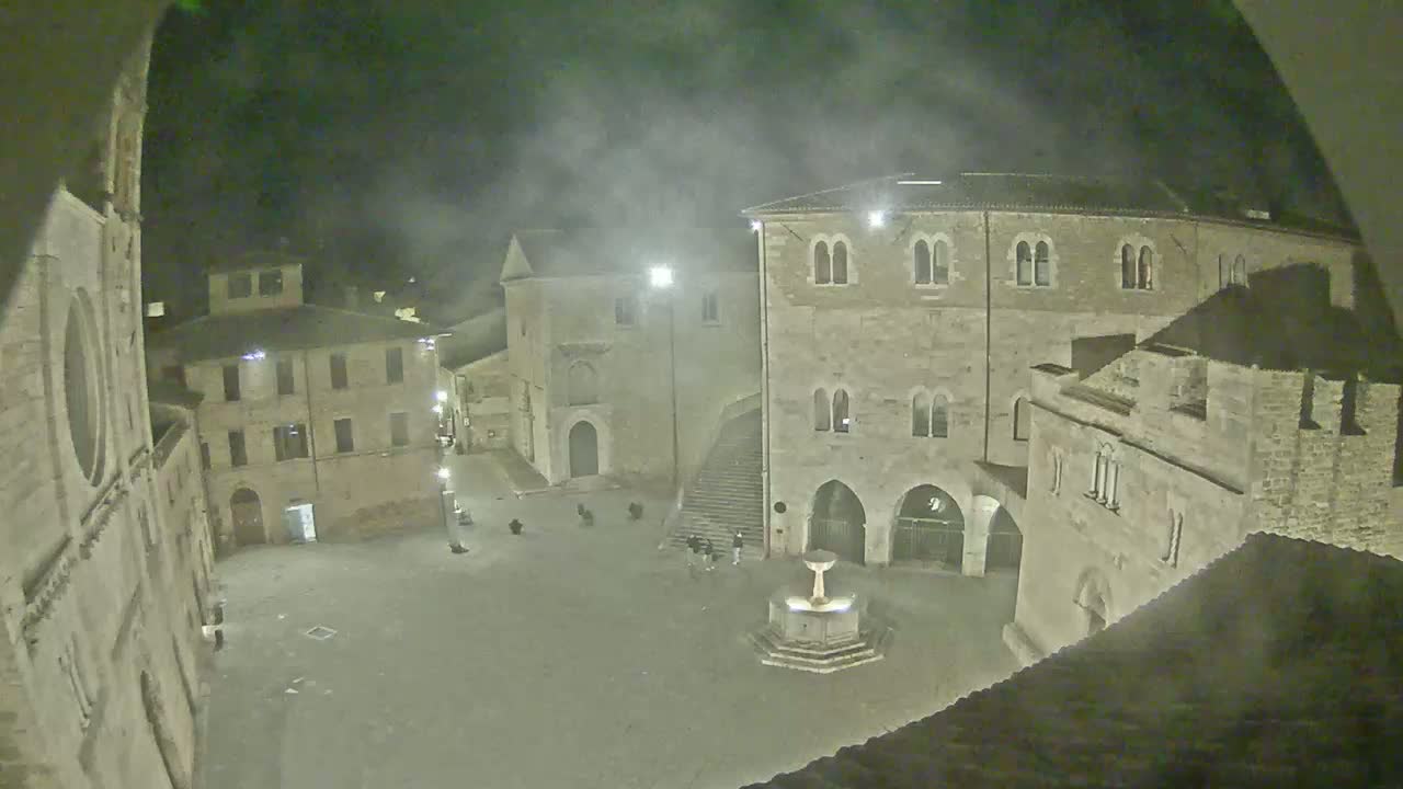 Bevagna Piazza Silvestri Square Live Cam - Perugia, Umbria, Italy