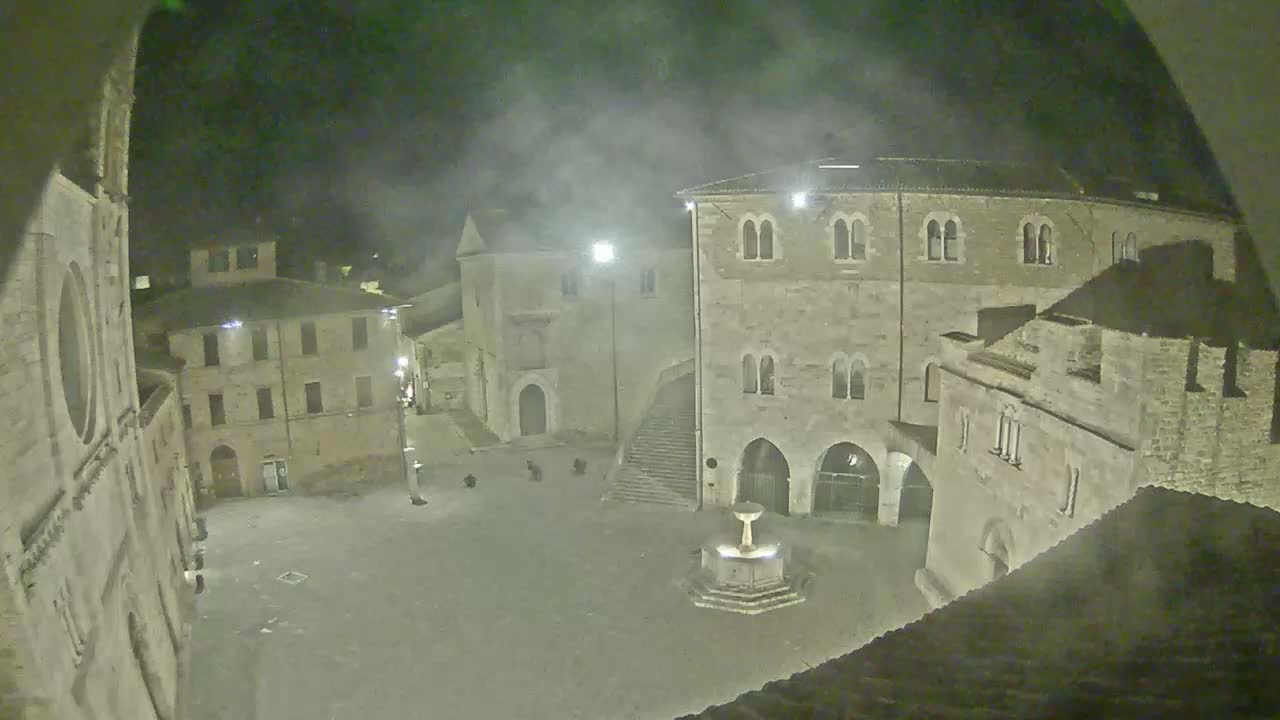 Bevagna Piazza Silvestri Square Live Cam - Perugia, Umbria, Italy