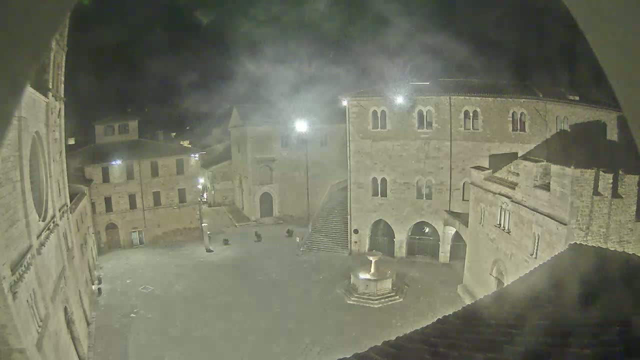 Bevagna Piazza Silvestri Square Live Cam - Perugia, Umbria, Italy