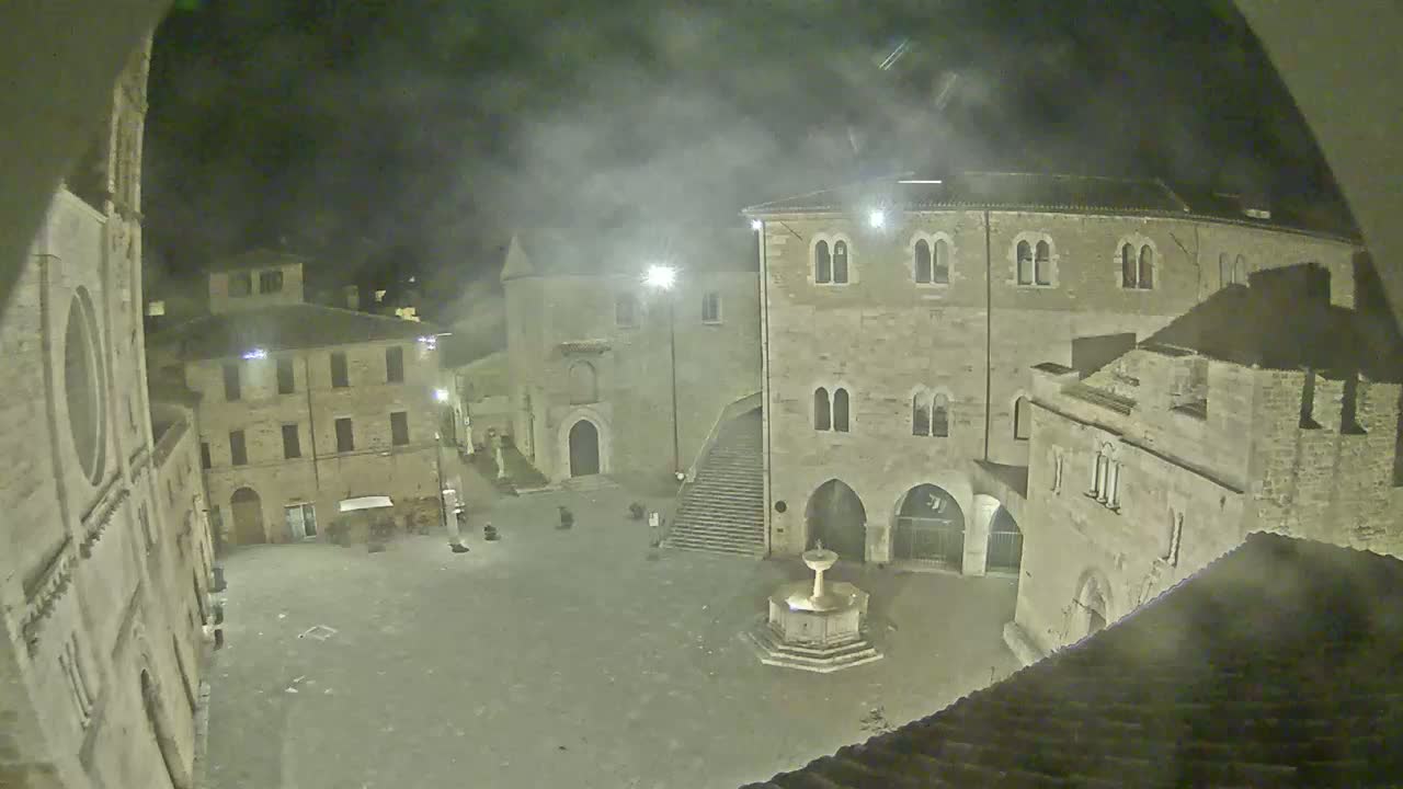 Bevagna Piazza Silvestri Square Live Cam - Perugia, Umbria, Italy
