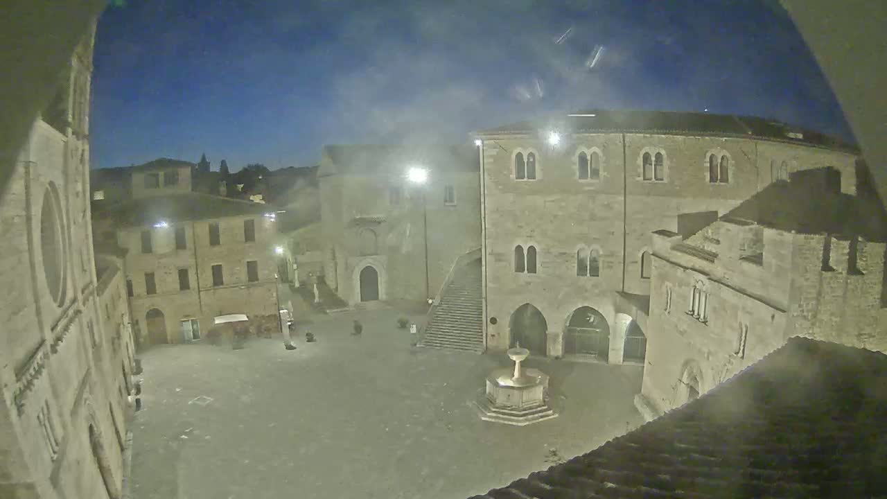 Bevagna Piazza Silvestri Square Live Cam - Perugia, Umbria, Italy