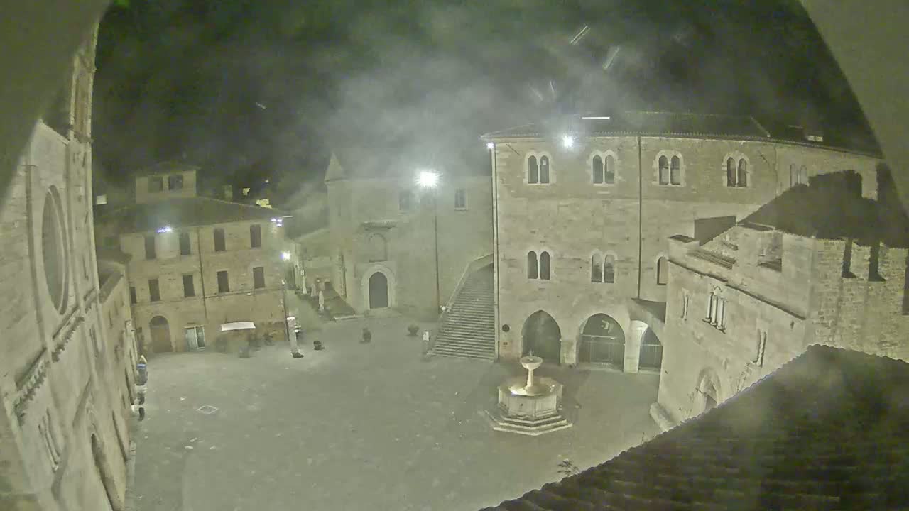 Bevagna Piazza Silvestri Square Live Cam - Perugia, Umbria, Italy