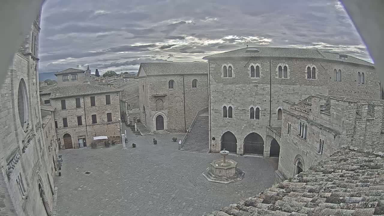 Bevagna Piazza Silvestri Square Live Cam - Perugia, Umbria, Italy