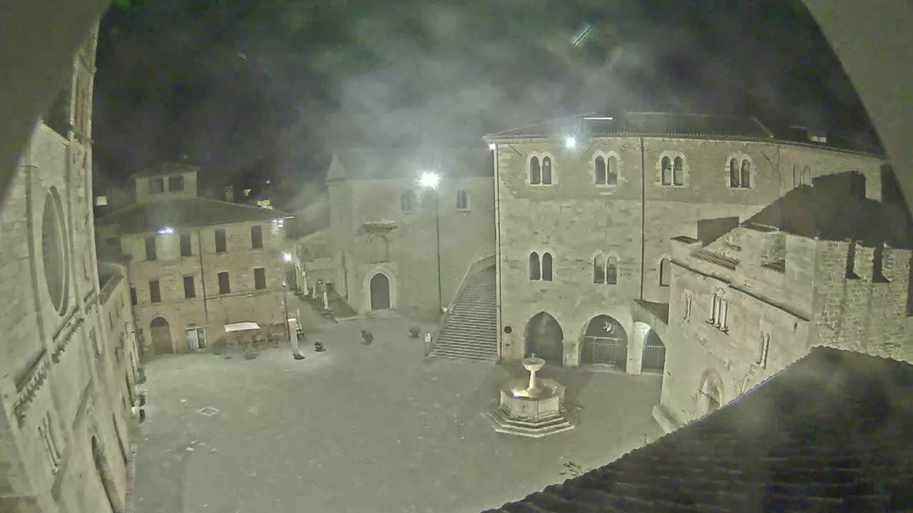 Bevagna Piazza Silvestri Square Live Cam - Perugia, Umbria, Italy