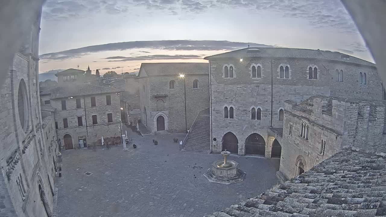 Bevagna Piazza Silvestri Square Live Cam - Perugia, Umbria, Italy