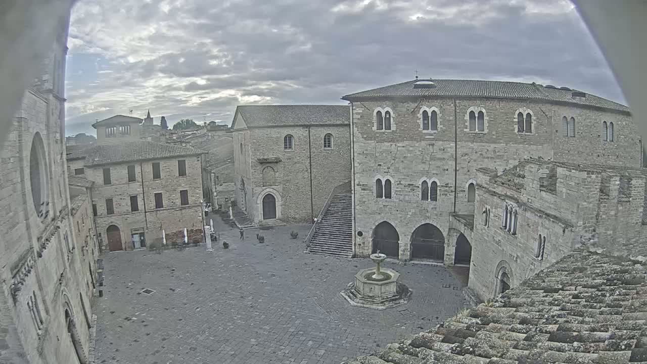 Bevagna Piazza Silvestri Square Live Cam - Perugia, Umbria, Italy