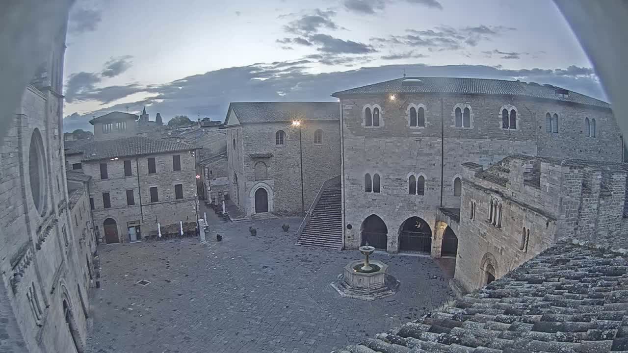 Bevagna Piazza Silvestri Square Live Cam - Perugia, Umbria, Italy