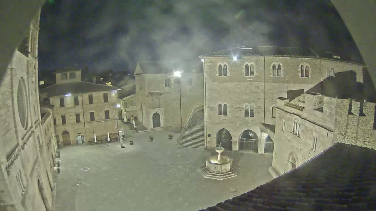 Bevagna Piazza Silvestri Square Live Cam - Perugia, Umbria, Italy