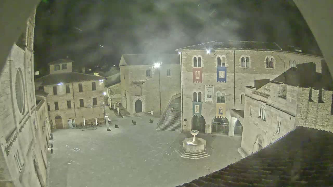 Bevagna Piazza Silvestri Square Live Cam - Perugia, Umbria, Italy