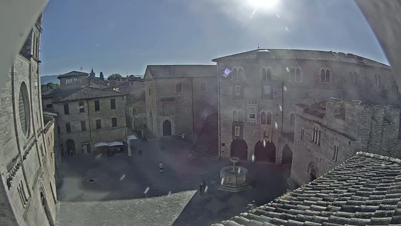 Bevagna Piazza Silvestri Square Live Cam - Perugia, Umbria, Italy