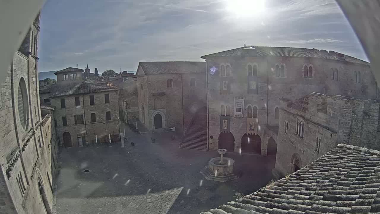 Bevagna Piazza Silvestri Square Live Cam - Perugia, Umbria, Italy