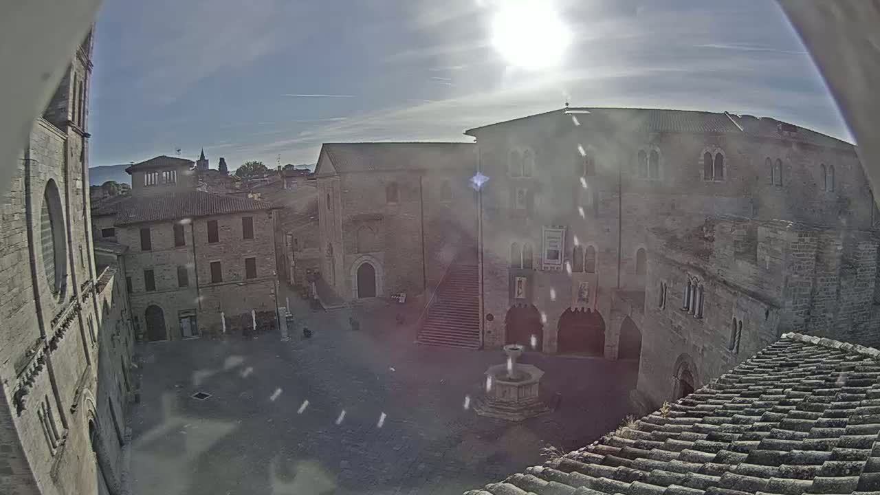 Bevagna Piazza Silvestri Square Live Cam - Perugia, Umbria, Italy