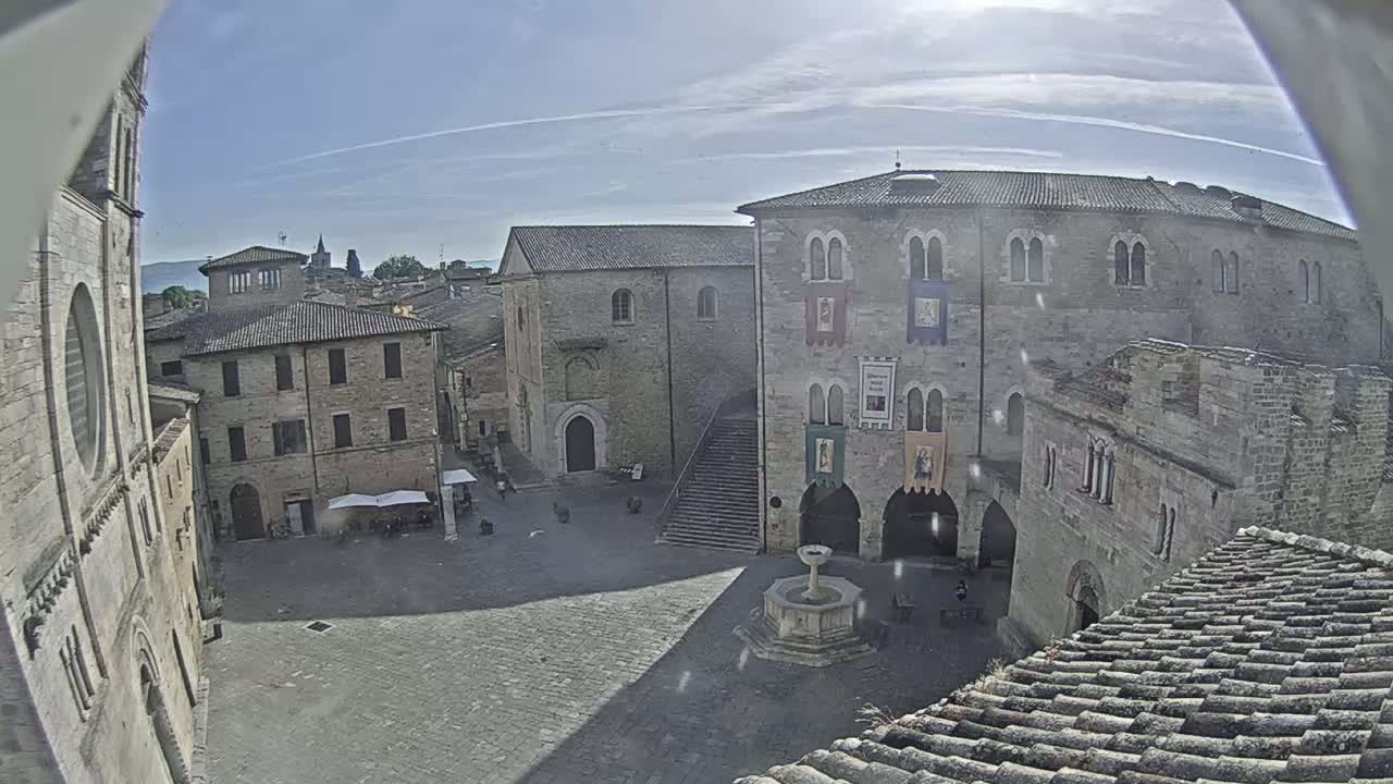 Bevagna Piazza Silvestri Square Live Cam - Perugia, Umbria, Italy