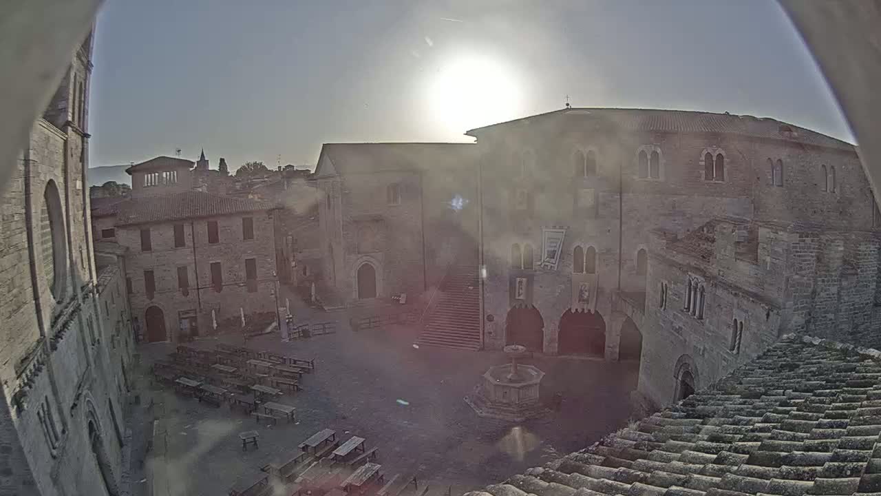 Bevagna Piazza Silvestri Square Live Cam - Perugia, Umbria, Italy
