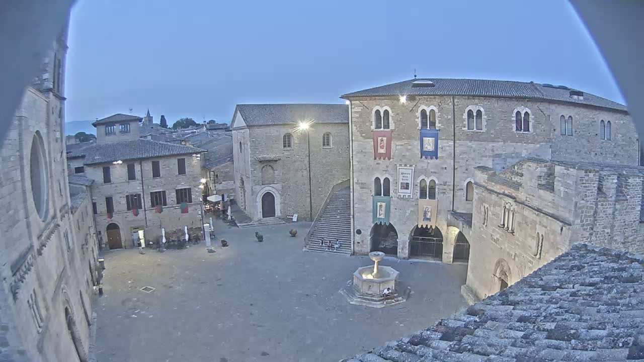 Bevagna Piazza Silvestri Square Live Cam - Perugia, Umbria, Italy