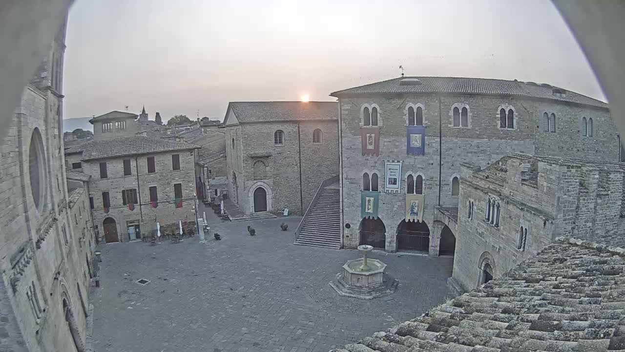Bevagna Piazza Silvestri Square Live Cam - Perugia, Umbria, Italy