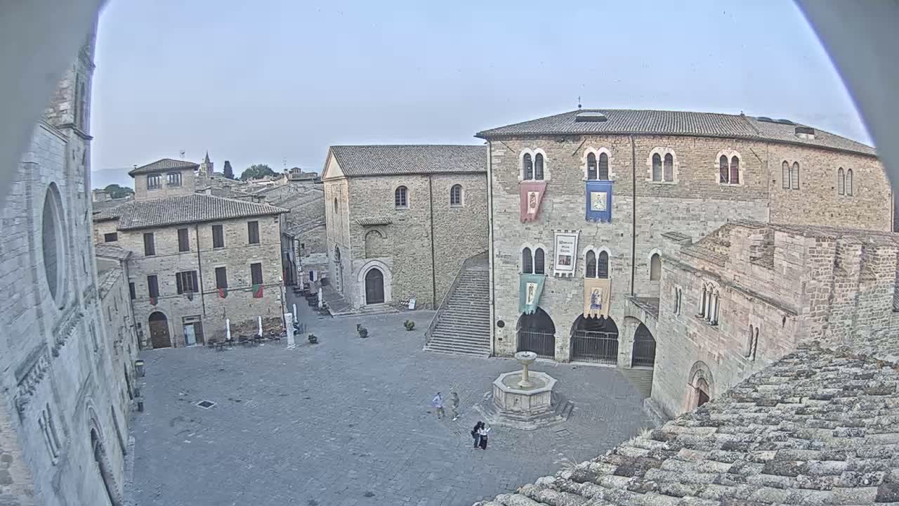 Bevagna Piazza Silvestri Square Live Cam - Perugia, Umbria, Italy