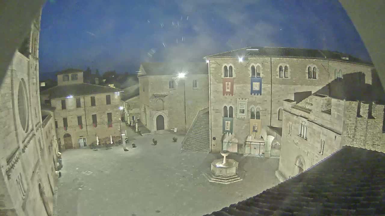 Bevagna Piazza Silvestri Square Live Cam - Perugia, Umbria, Italy