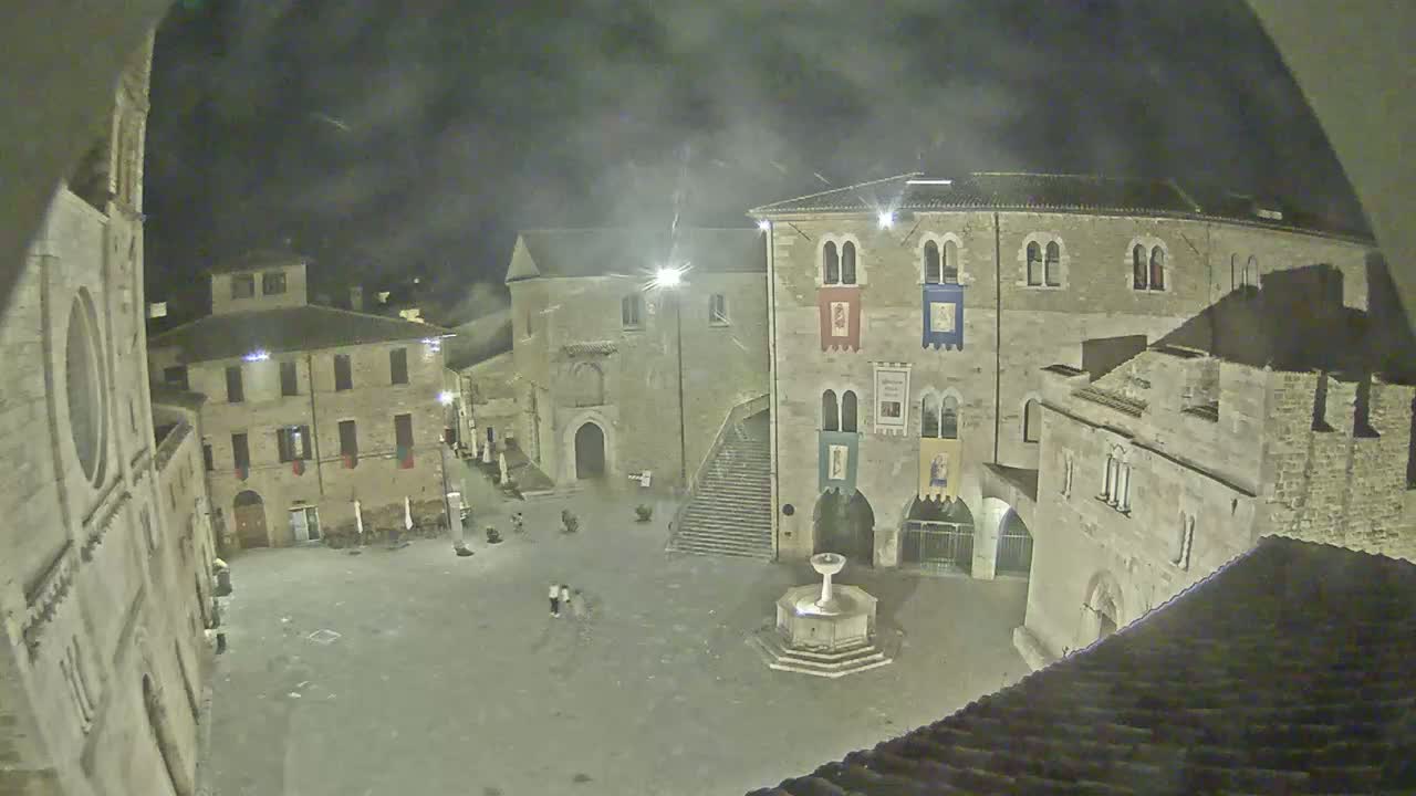 Bevagna Piazza Silvestri Square Live Cam - Perugia, Umbria, Italy