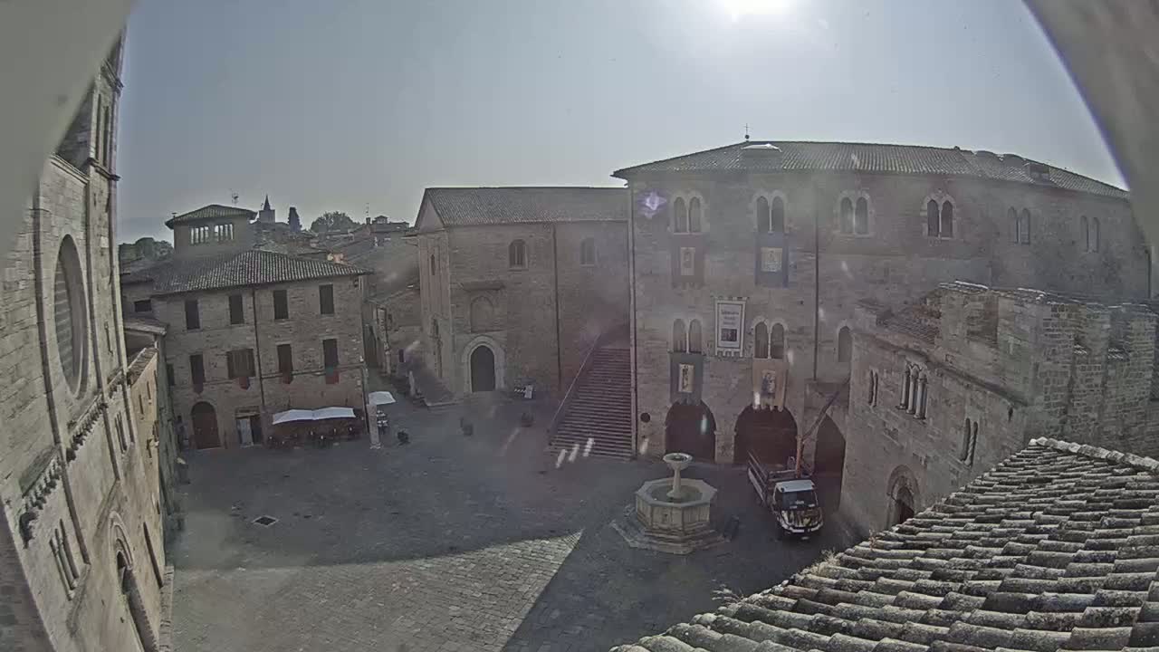 Bevagna Piazza Silvestri Square Live Cam - Perugia, Umbria, Italy