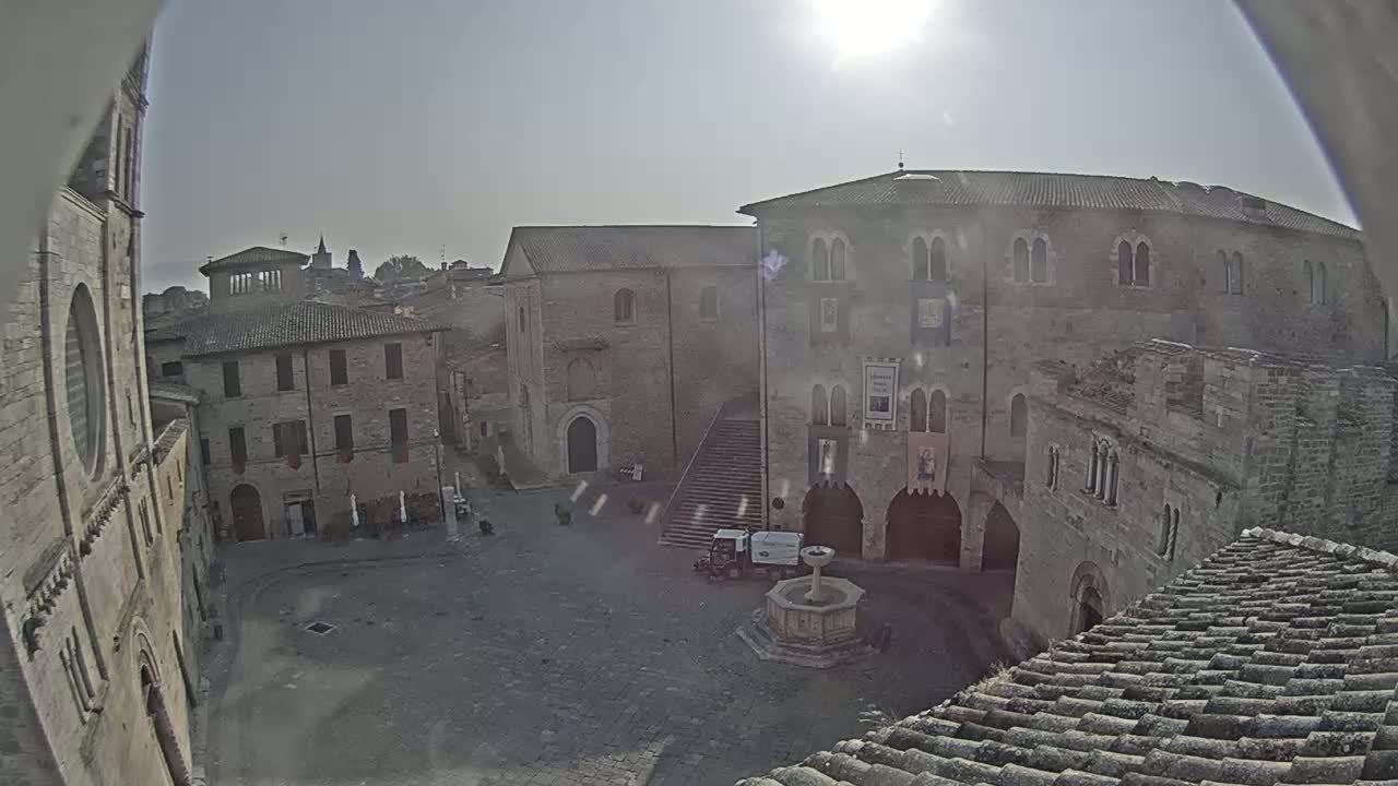 Bevagna Piazza Silvestri Square Live Cam - Perugia, Umbria, Italy