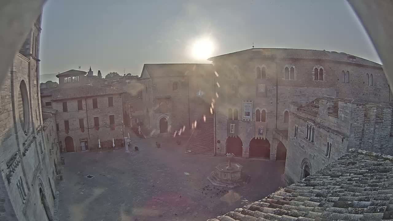 Bevagna Piazza Silvestri Square Live Cam - Perugia, Umbria, Italy