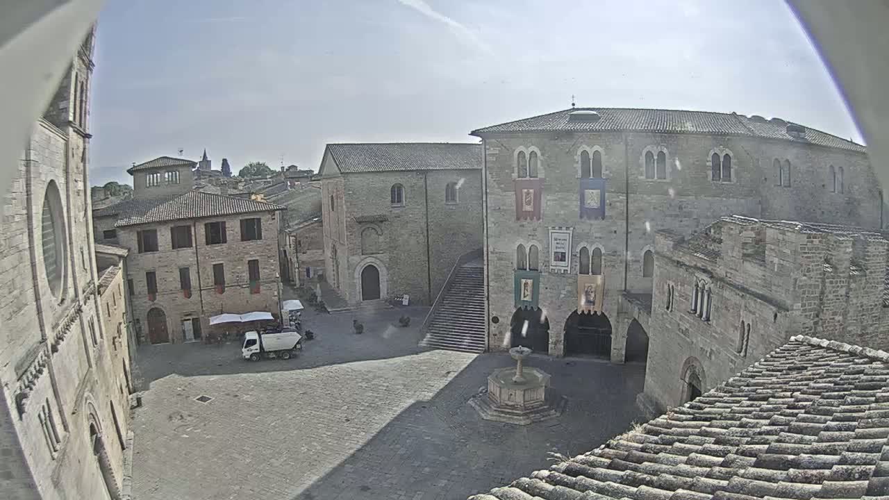 Bevagna Piazza Silvestri Square Live Cam - Perugia, Umbria, Italy