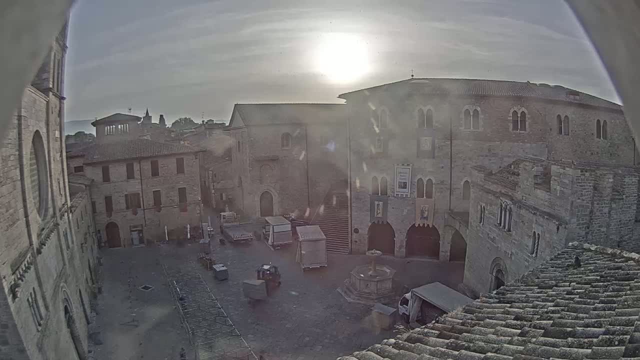 Bevagna Piazza Silvestri Square Live Cam - Perugia, Umbria, Italy