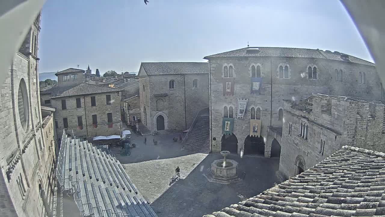Bevagna Piazza Silvestri Square Live Cam - Perugia, Umbria, Italy