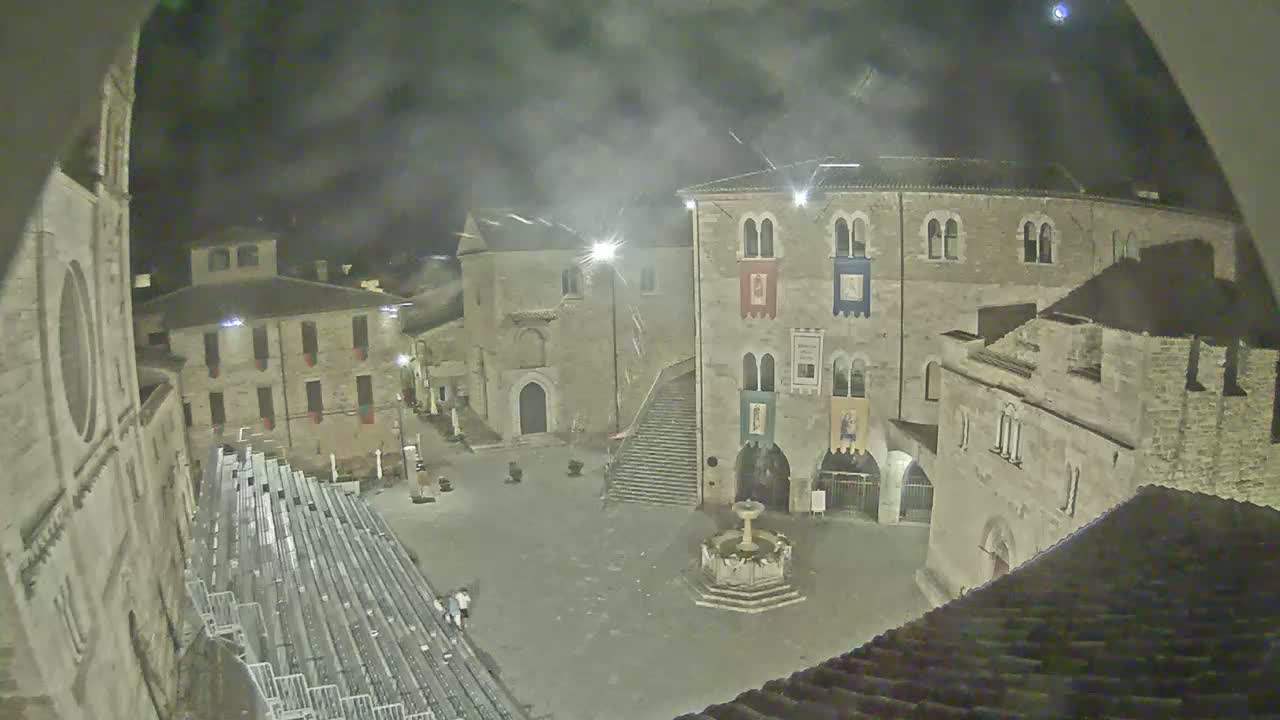 Bevagna Piazza Silvestri Square Live Cam - Perugia, Umbria, Italy