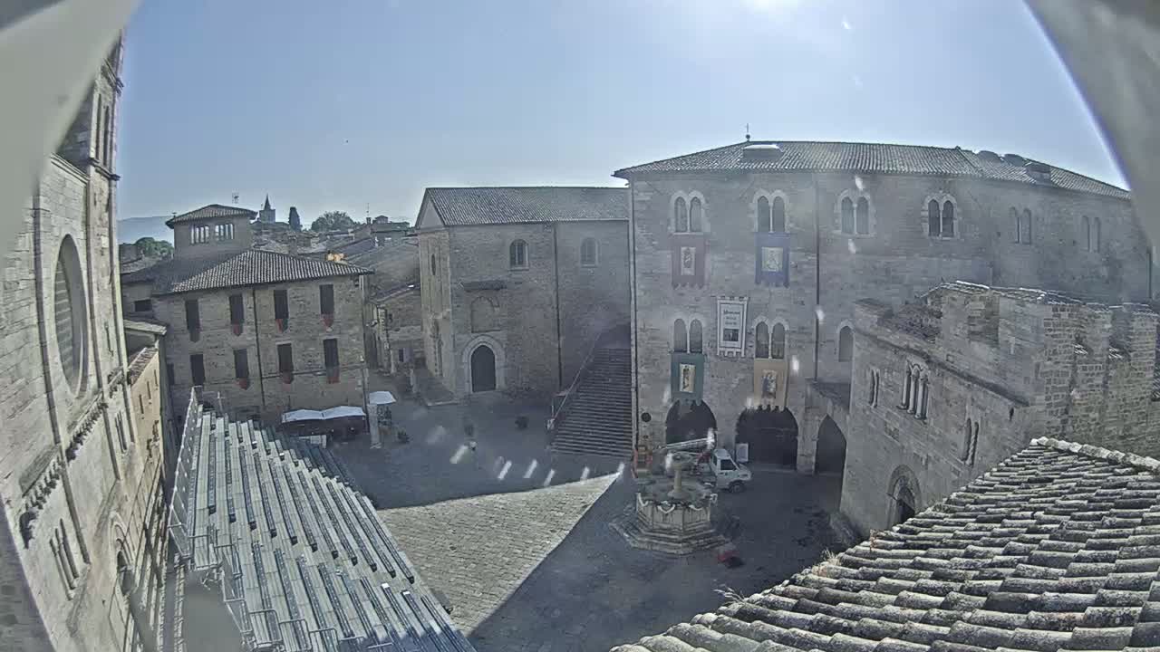 Bevagna Piazza Silvestri Square Live Cam - Perugia, Umbria, Italy
