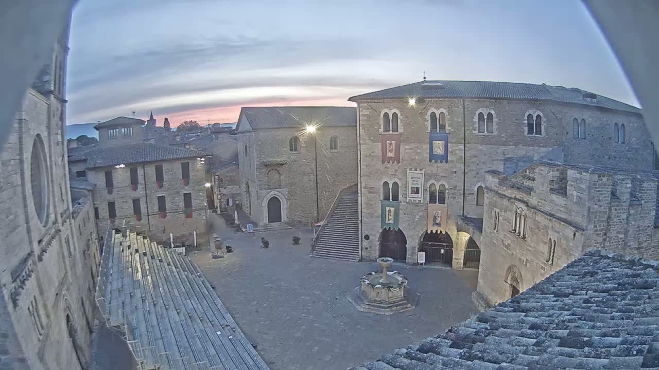 Bevagna Piazza Silvestri Square Live Cam - Perugia, Umbria, Italy