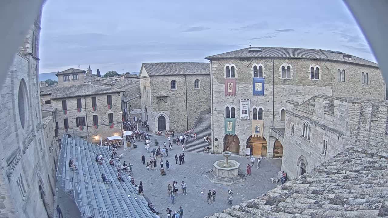 Bevagna Piazza Silvestri Square Live Cam - Perugia, Umbria, Italy