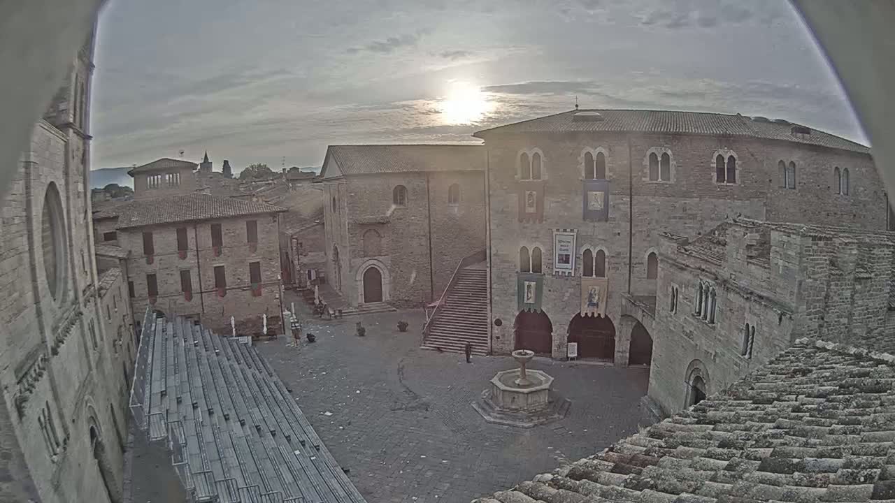 Bevagna Piazza Silvestri Square Live Cam - Perugia, Umbria, Italy