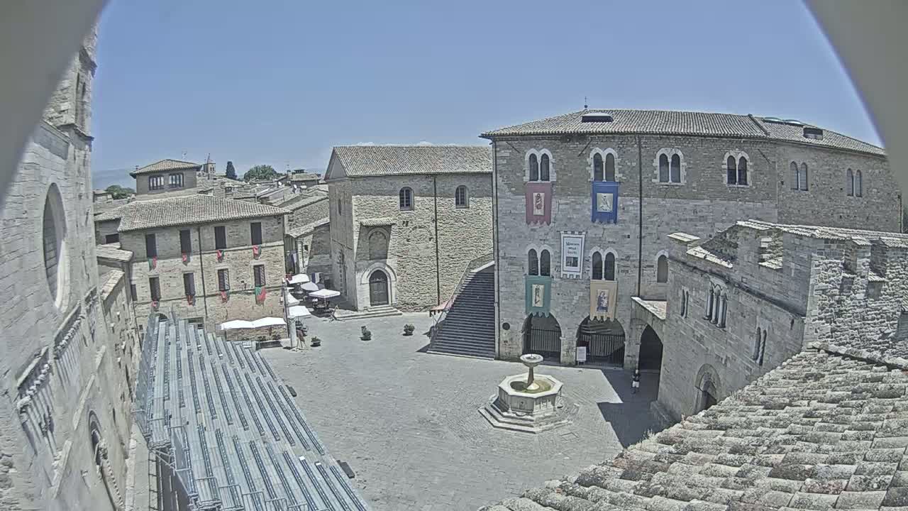 Bevagna Piazza Silvestri Square Live Cam - Perugia, Umbria, Italy