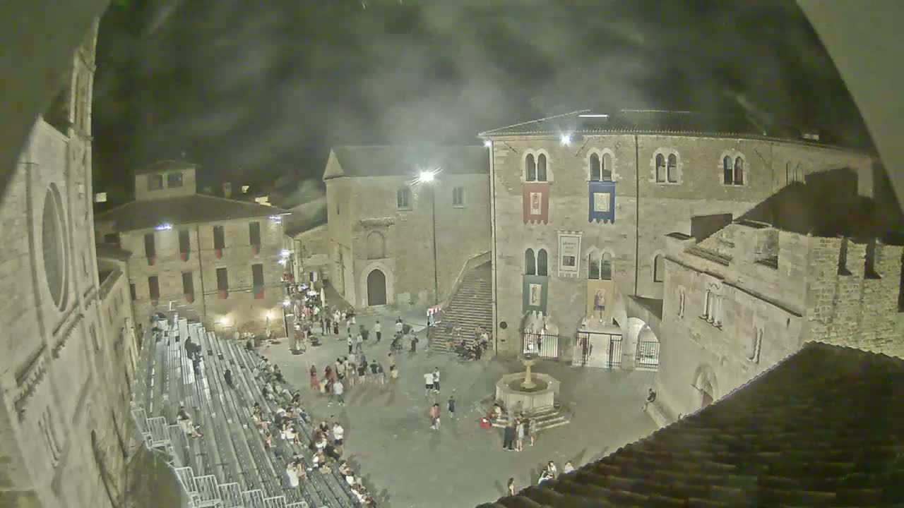 Bevagna Piazza Silvestri Square Live Cam - Perugia, Umbria, Italy