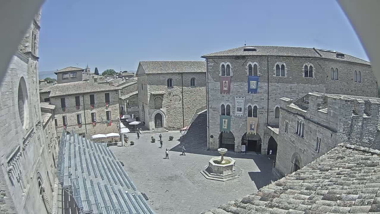 Bevagna Piazza Silvestri Square Live Cam - Perugia, Umbria, Italy