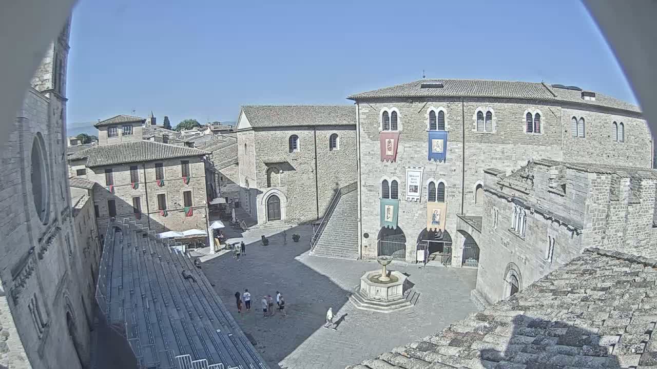 Bevagna Piazza Silvestri Square Live Cam - Perugia, Umbria, Italy