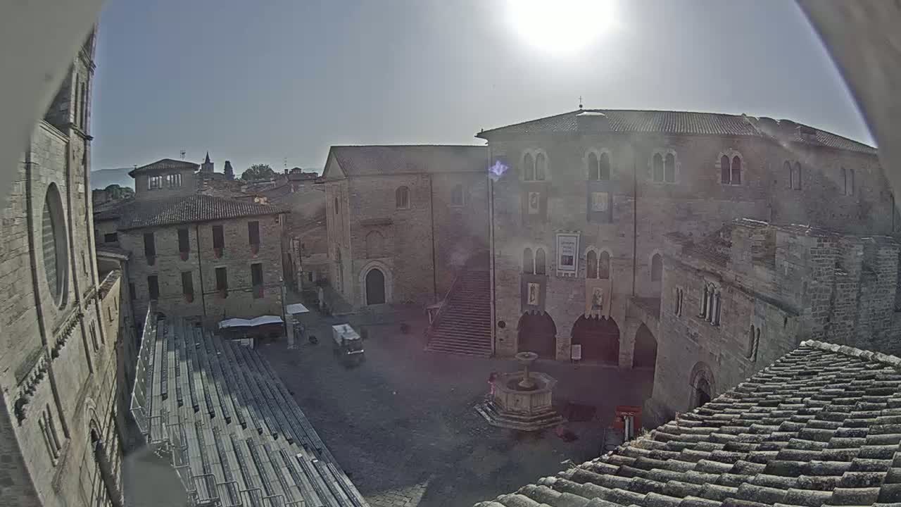 Bevagna Piazza Silvestri Square Live Cam - Perugia, Umbria, Italy