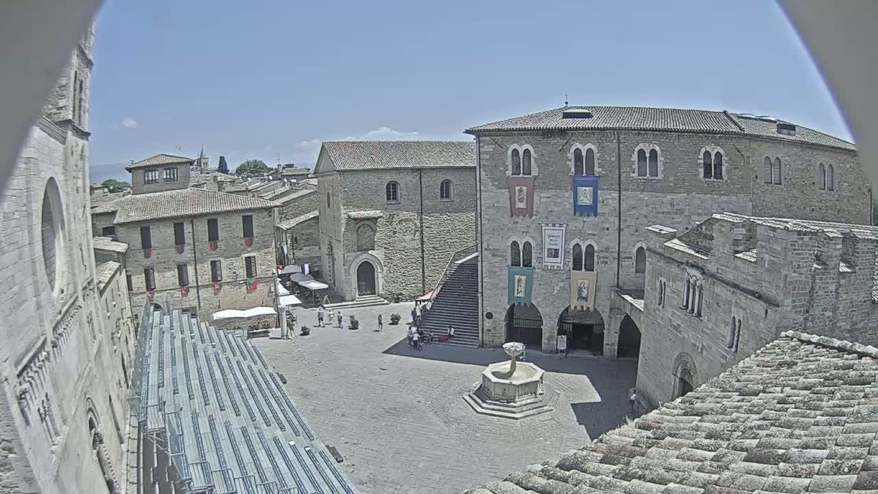 Bevagna Piazza Silvestri Square Live Cam - Perugia, Umbria, Italy