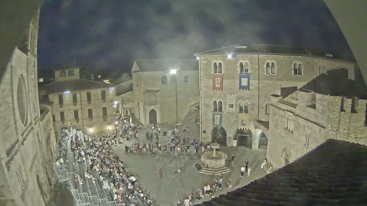 Bevagna Piazza Silvestri Square Live Cam - Perugia, Umbria, Italy