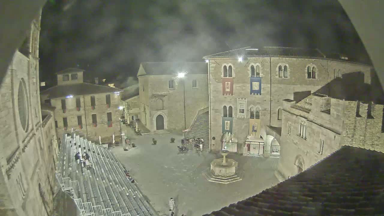 Bevagna Piazza Silvestri Square Live Cam - Perugia, Umbria, Italy