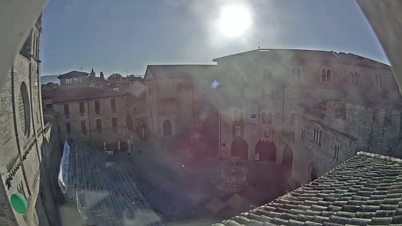 Bevagna Piazza Silvestri Square Live Cam - Perugia, Umbria, Italy