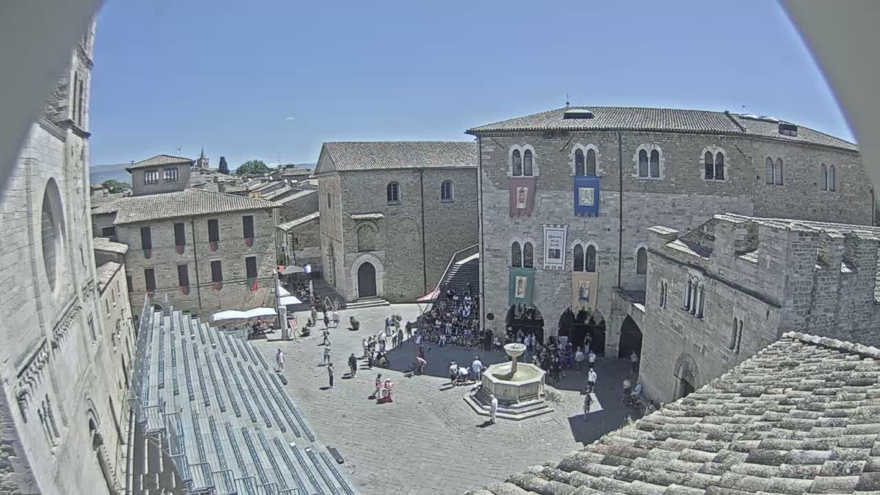 Bevagna Piazza Silvestri Square Live Cam - Perugia, Umbria, Italy
