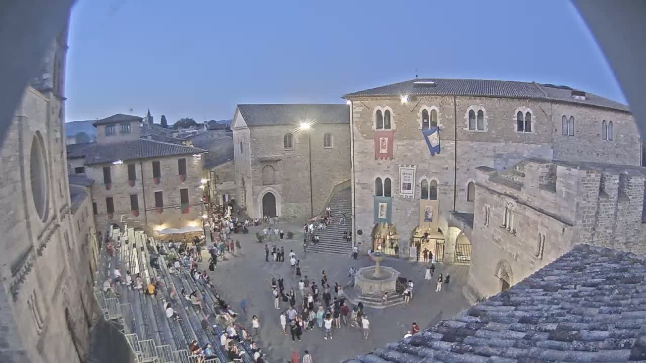 Bevagna Piazza Silvestri Square Live Cam - Perugia, Umbria, Italy