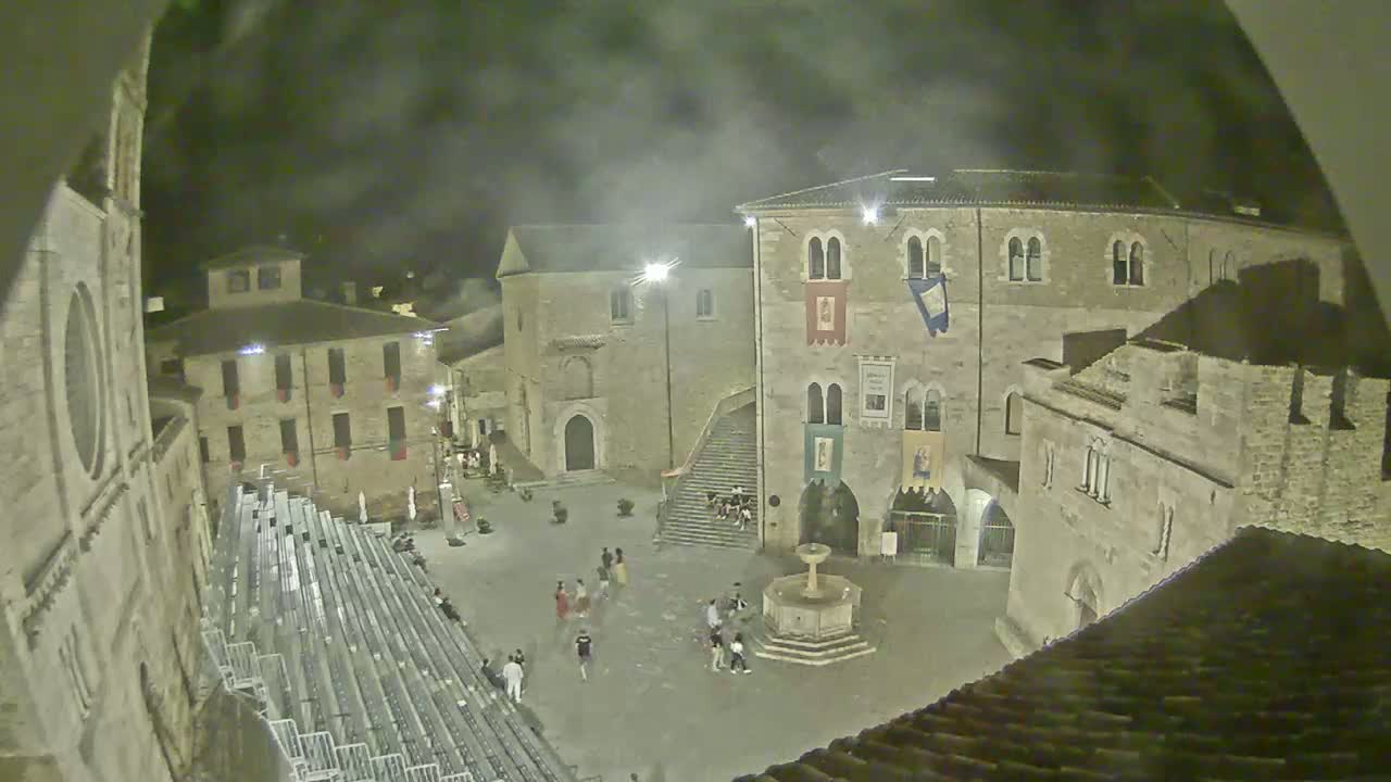Bevagna Piazza Silvestri Square Live Cam - Perugia, Umbria, Italy